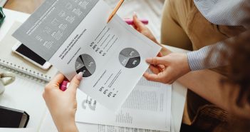 השקעות מחוץ לישראל - photo by www.kaboompics.com via Pexels